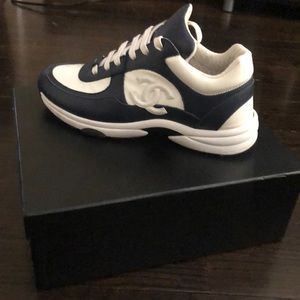 CHANEL Sneaker